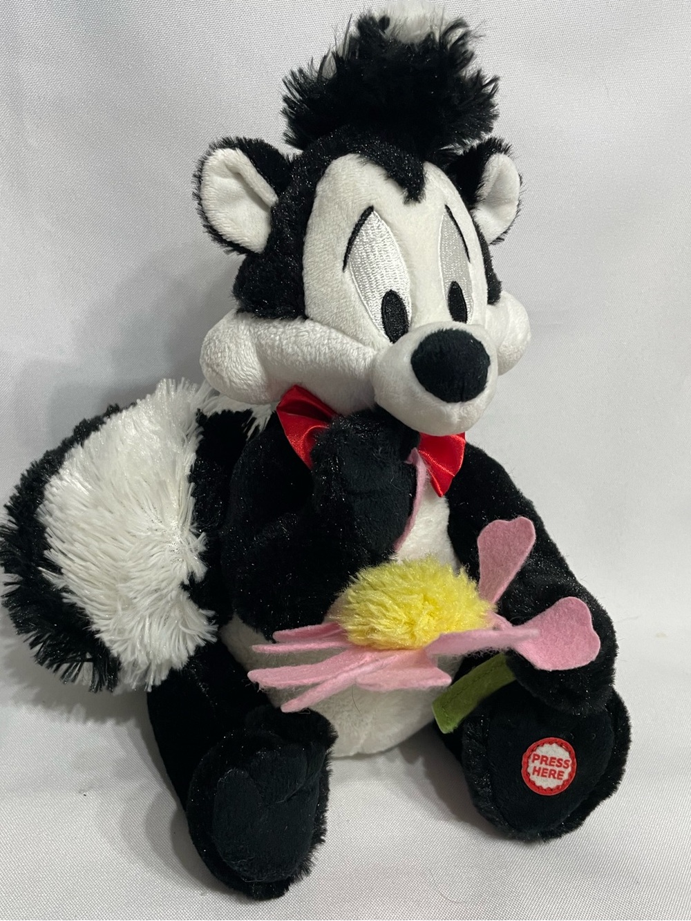 12” Hallmark Looney Tunes Pepe Le Pew I Pick You Plush Voicebox untested Great C